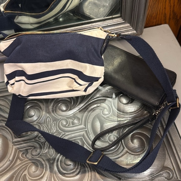 Two small Target bags navy and white crossbody and black wristlet wallet - Picture 9 of 9